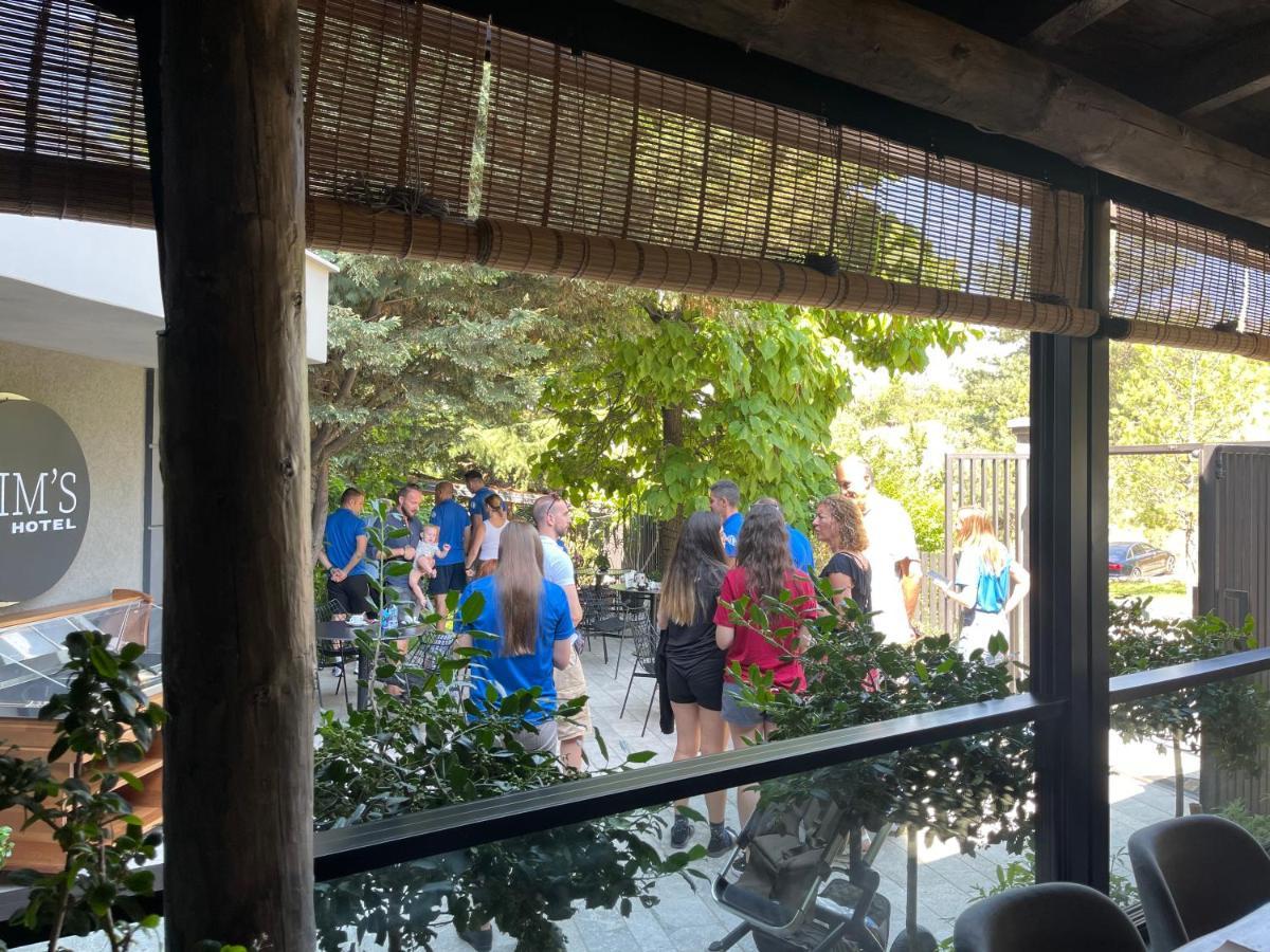 Dim'S Hotel & Restaurant 코르처 외부 사진