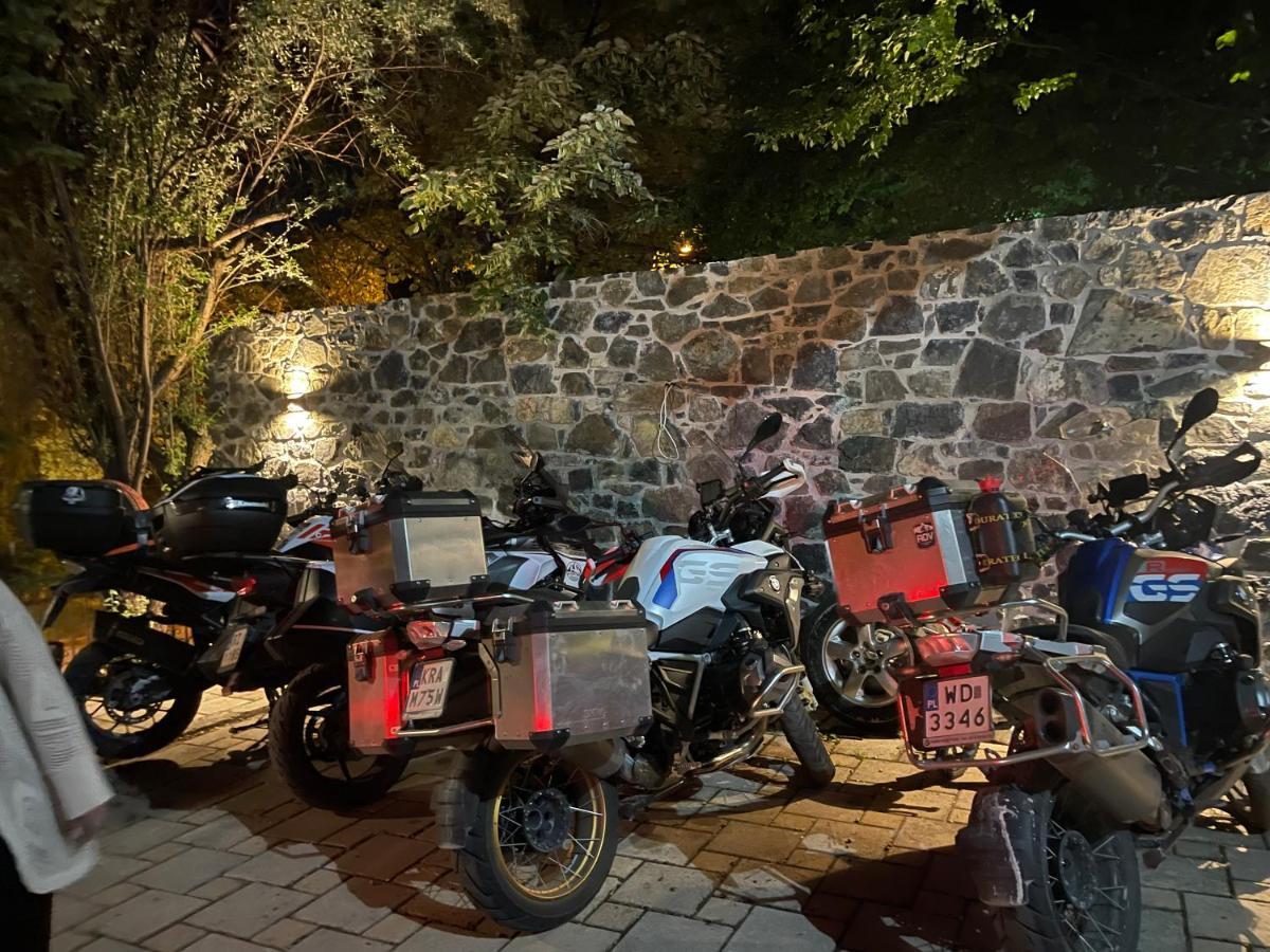 Dim'S Hotel & Restaurant 코르처 외부 사진