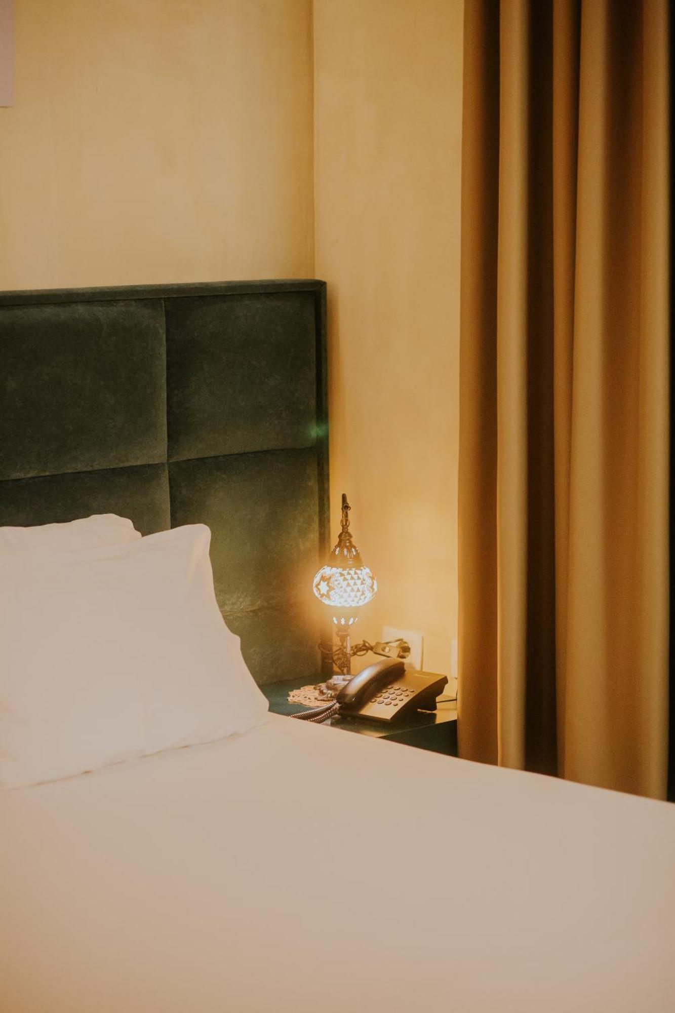 Dim'S Hotel & Restaurant 코르처 외부 사진