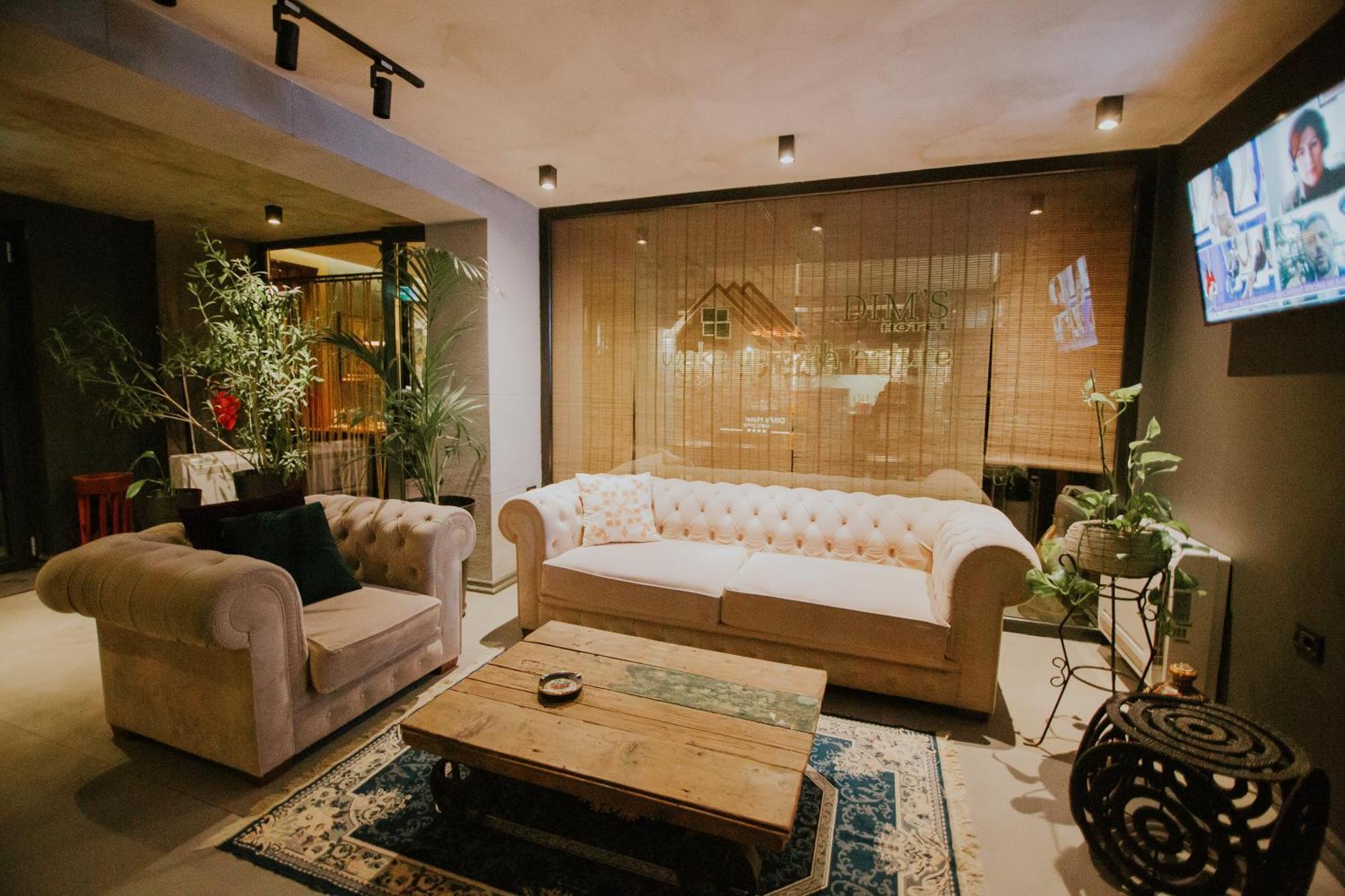 Dim'S Hotel & Restaurant 코르처 외부 사진
