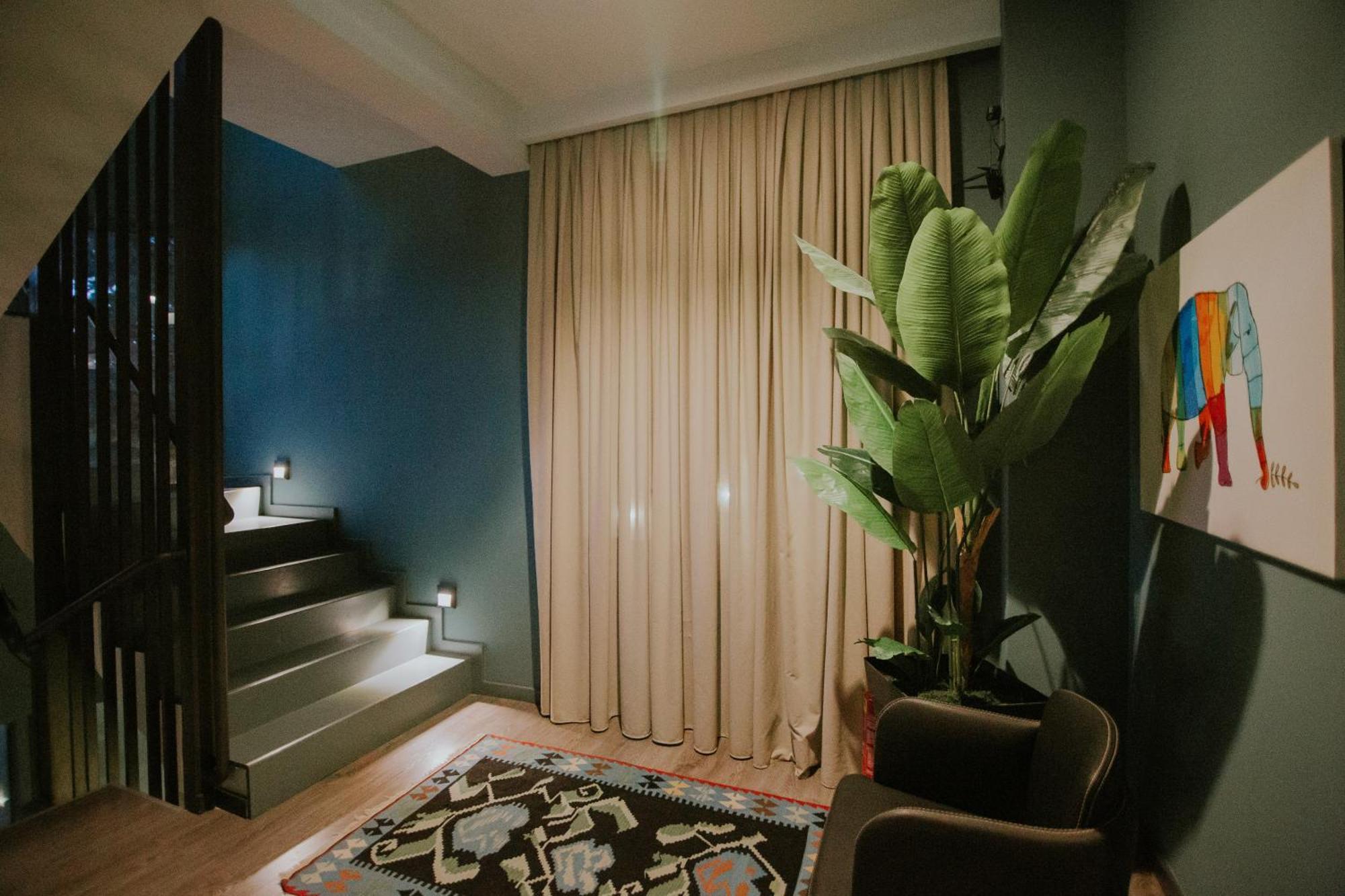 Dim'S Hotel & Restaurant 코르처 외부 사진