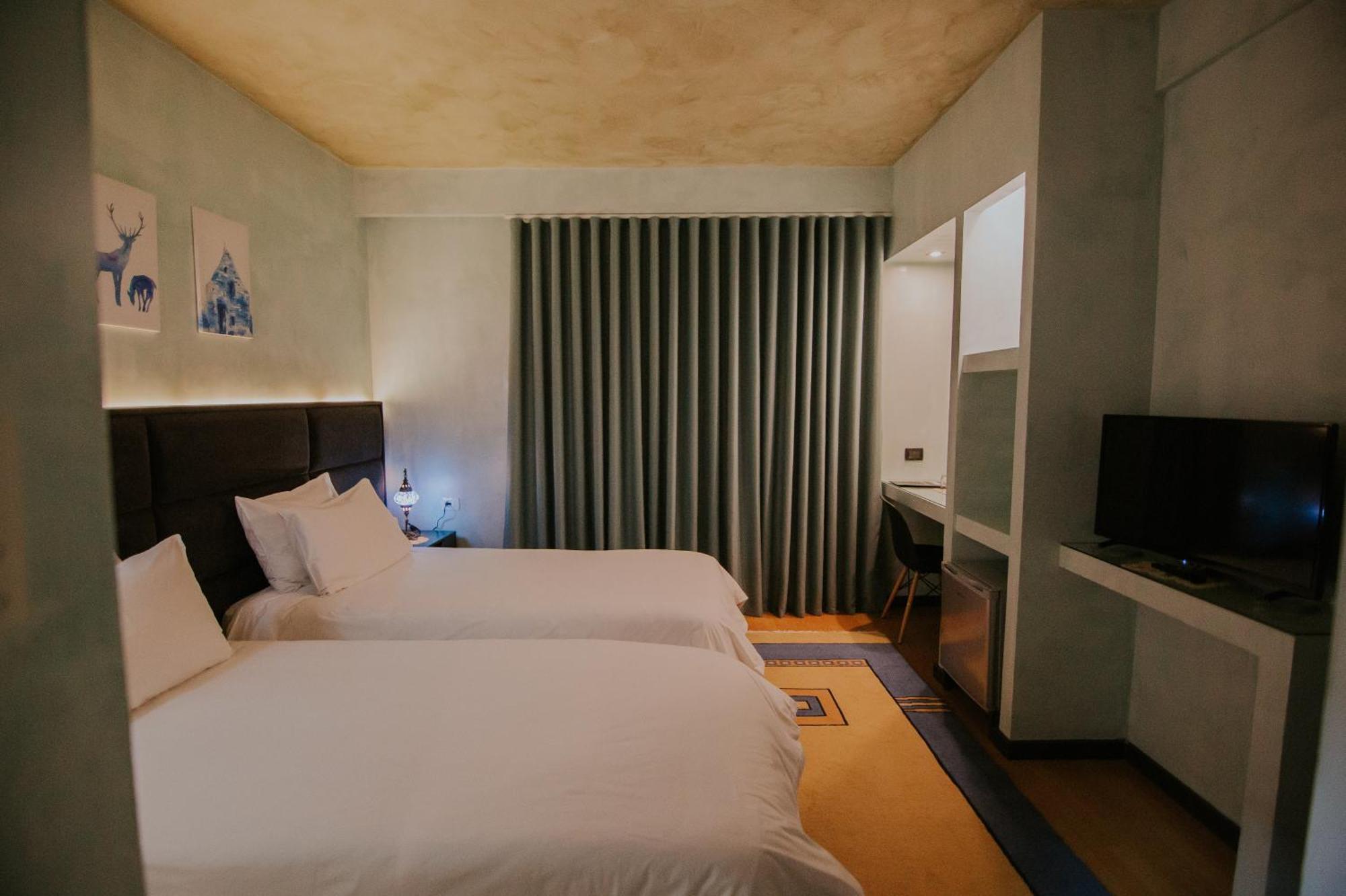 Dim'S Hotel & Restaurant 코르처 외부 사진