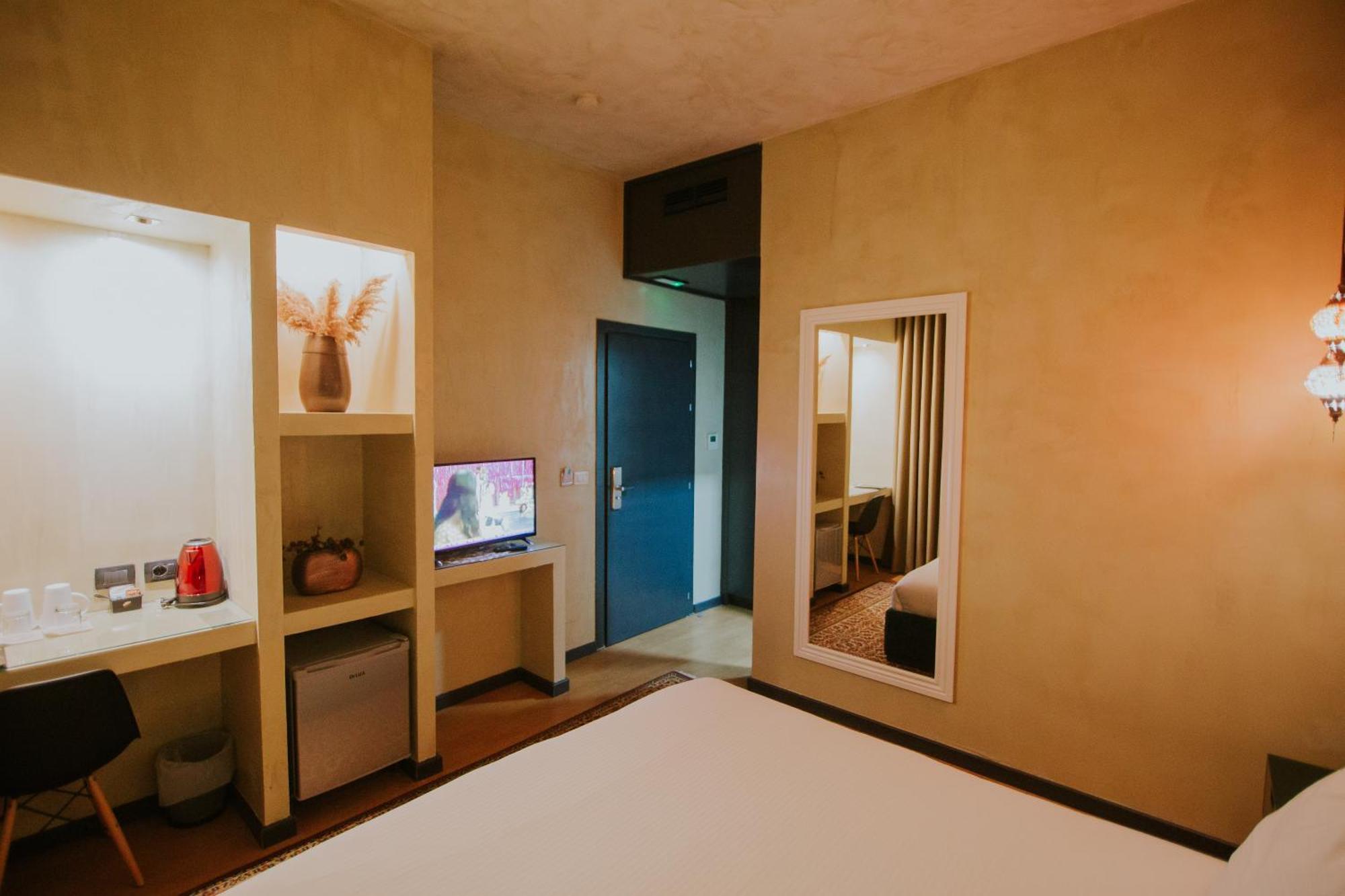 Dim'S Hotel & Restaurant 코르처 외부 사진
