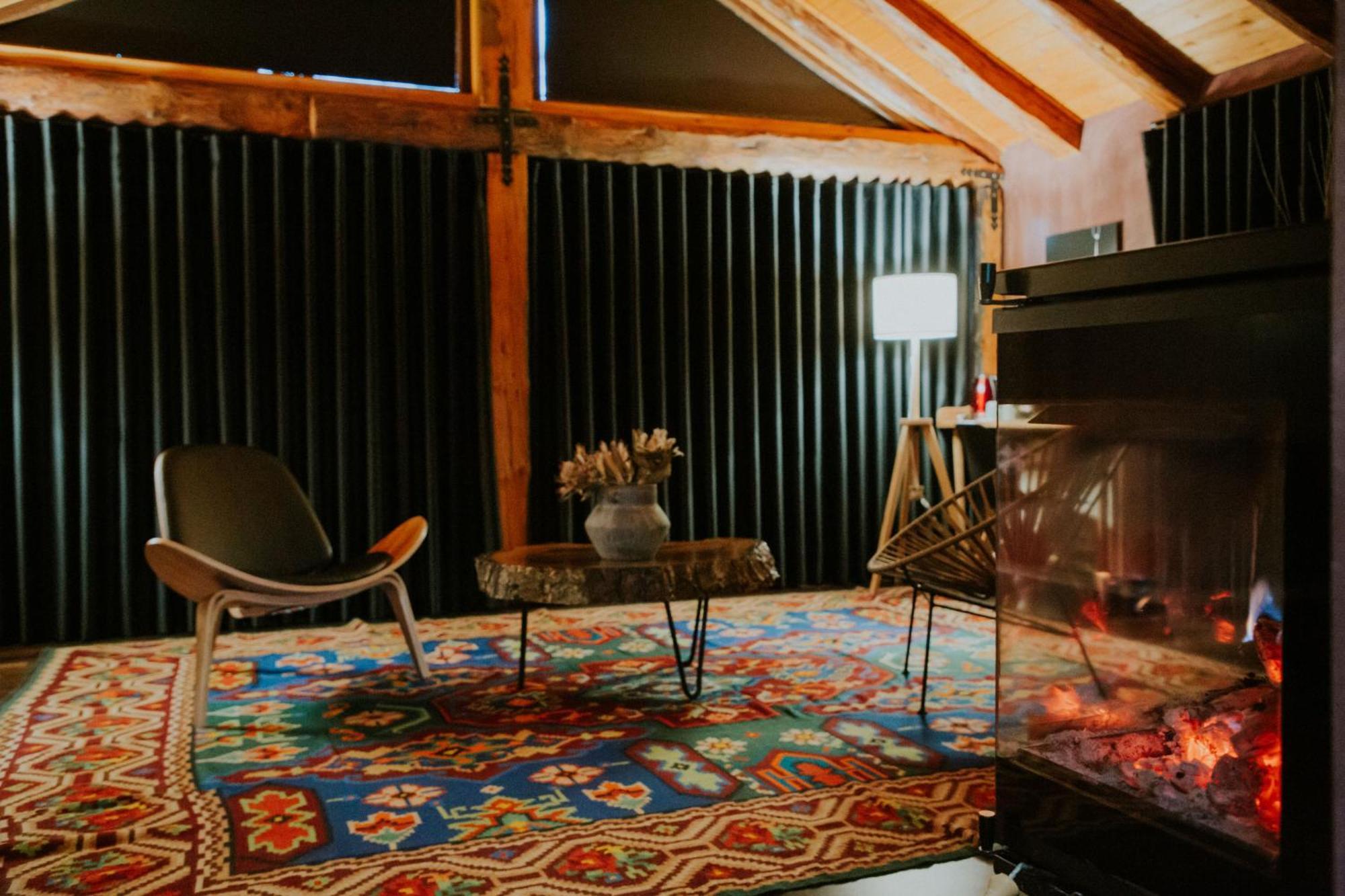 Dim'S Hotel & Restaurant 코르처 외부 사진