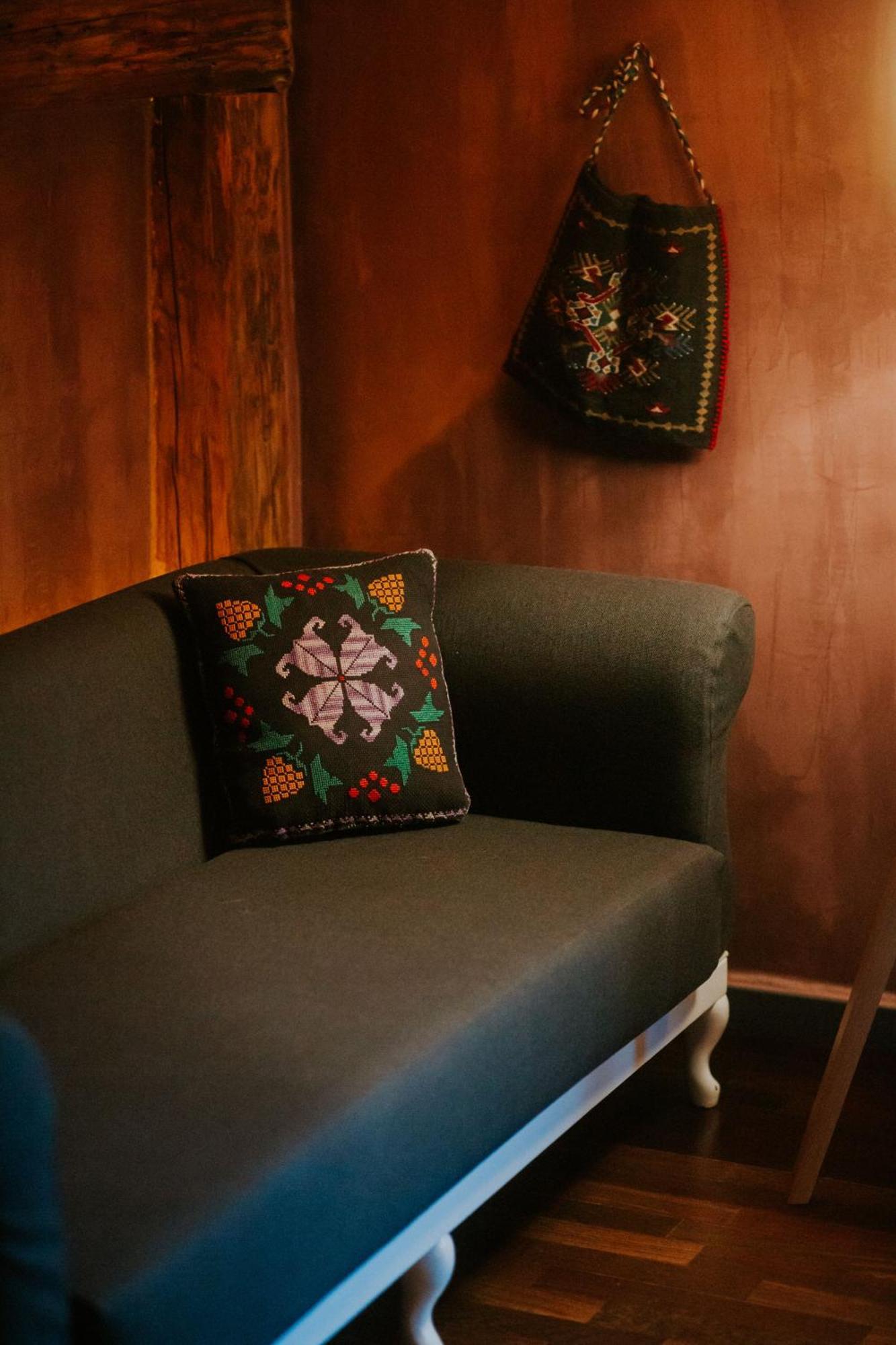 Dim'S Hotel & Restaurant 코르처 외부 사진
