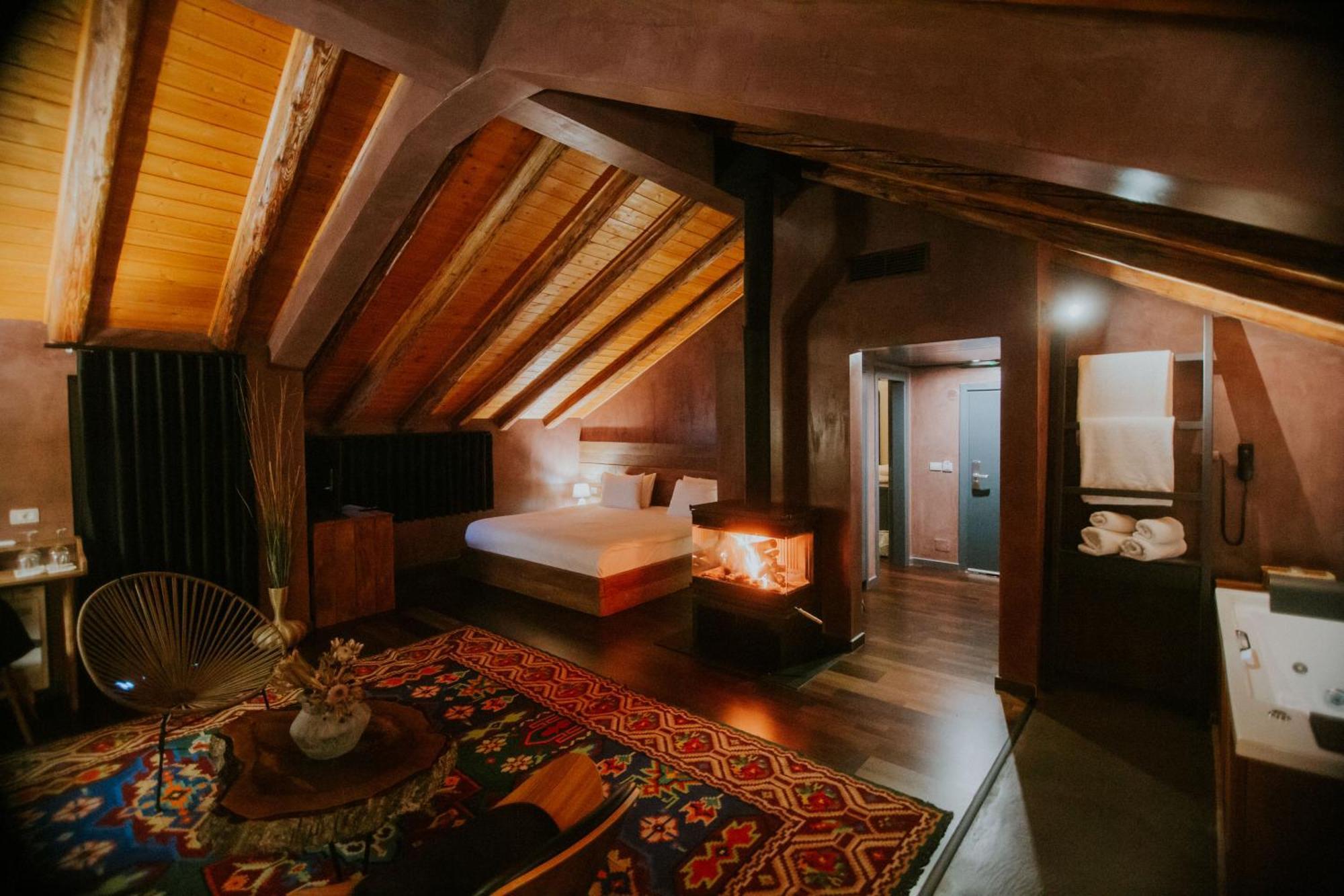 Dim'S Hotel & Restaurant 코르처 외부 사진