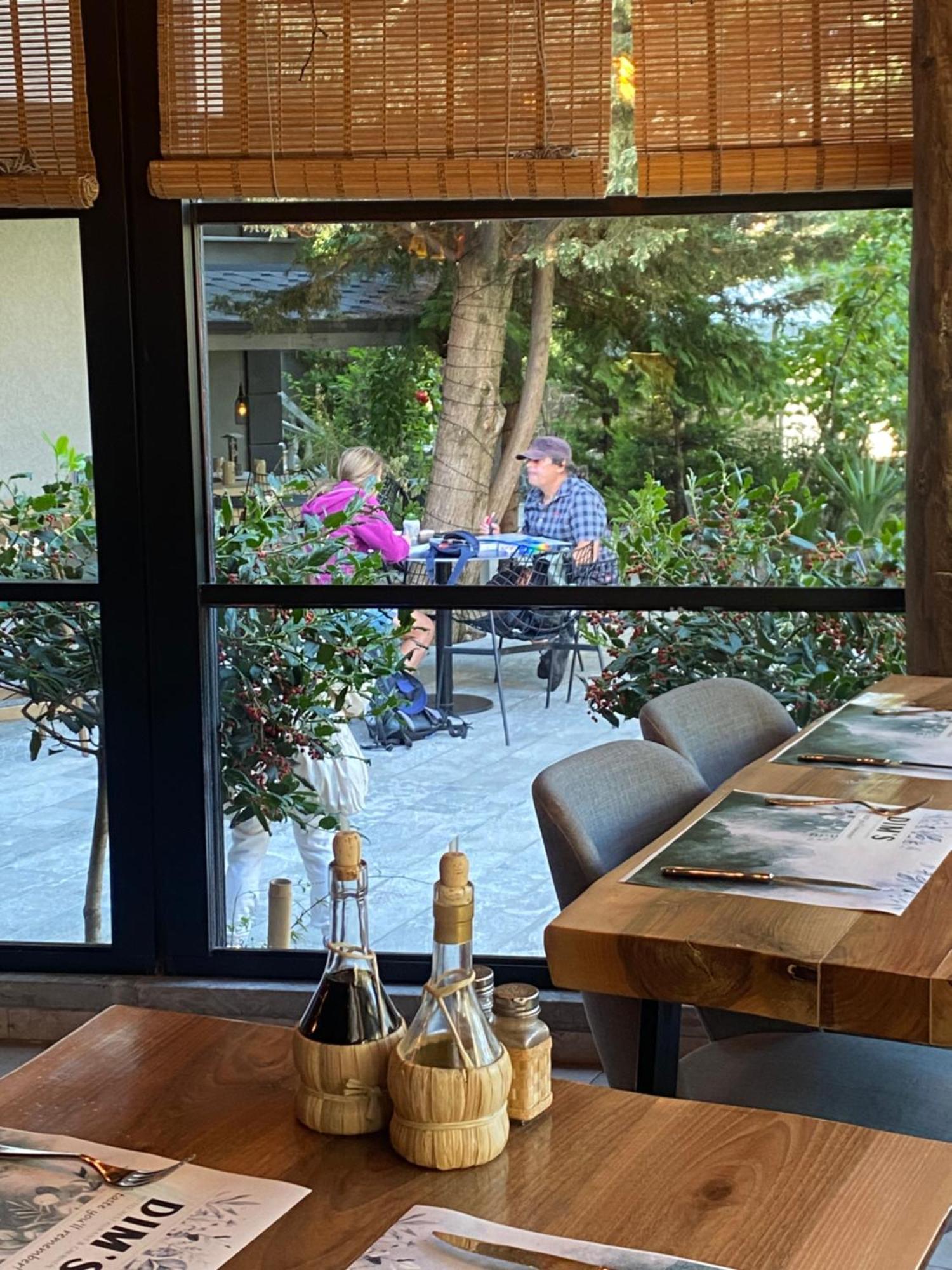 Dim'S Hotel & Restaurant 코르처 외부 사진