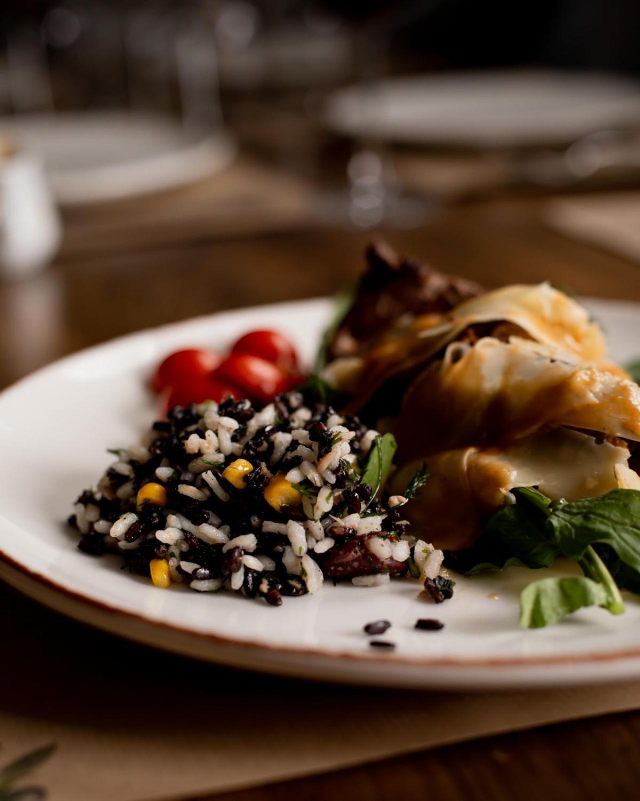 Dim'S Hotel & Restaurant 코르처 외부 사진