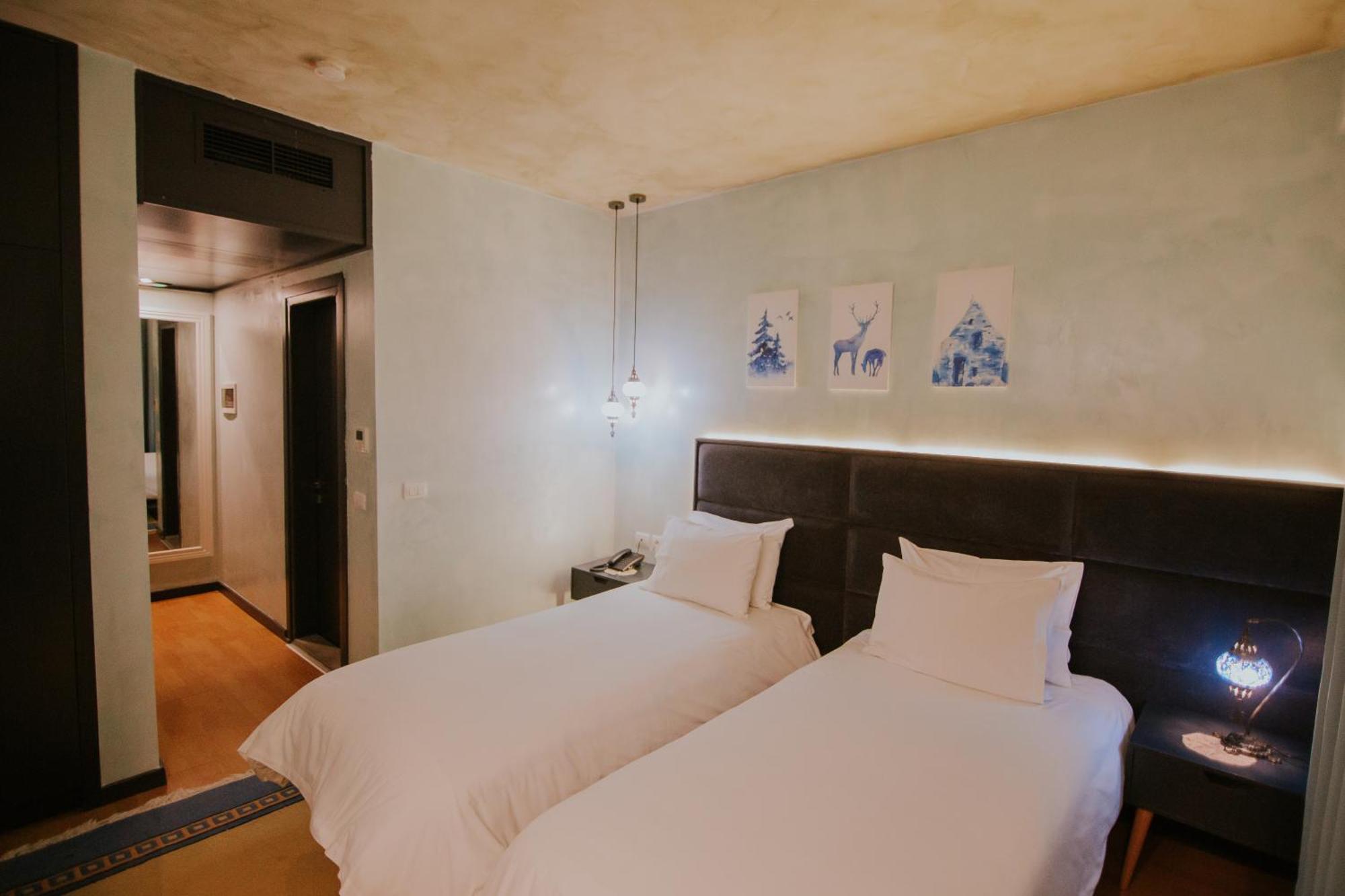 Dim'S Hotel & Restaurant 코르처 외부 사진