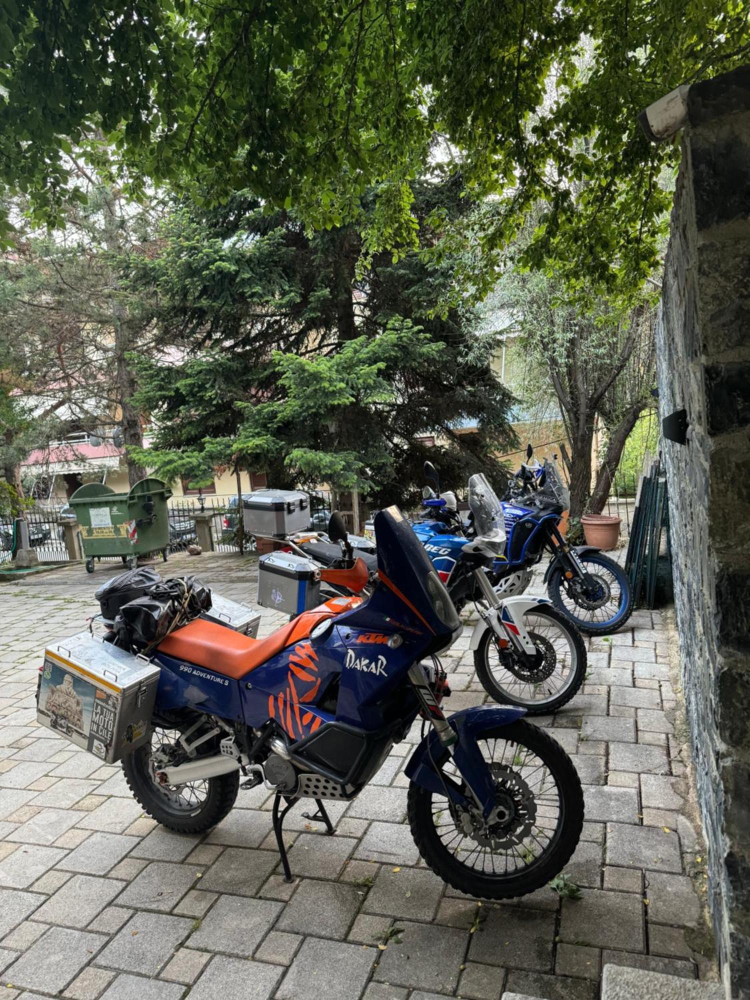 Dim'S Hotel & Restaurant 코르처 외부 사진