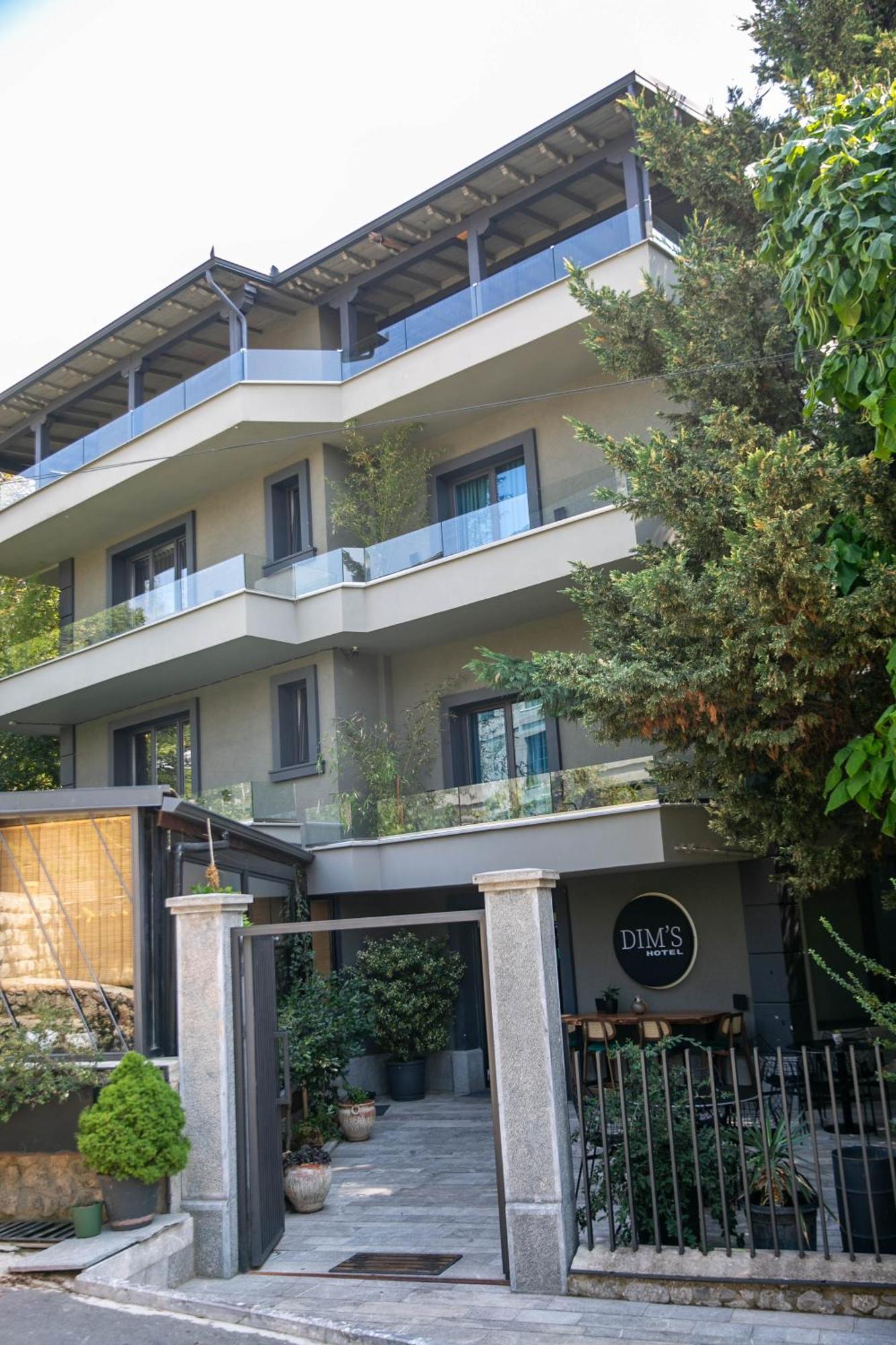 Dim'S Hotel & Restaurant 코르처 외부 사진